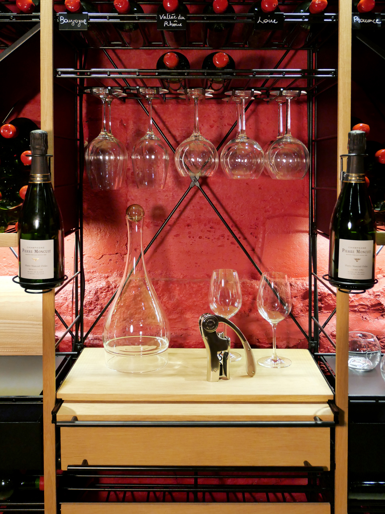 Vertikaler Flaschenhalter Weinkeller – Architecture Intérieure du Vin