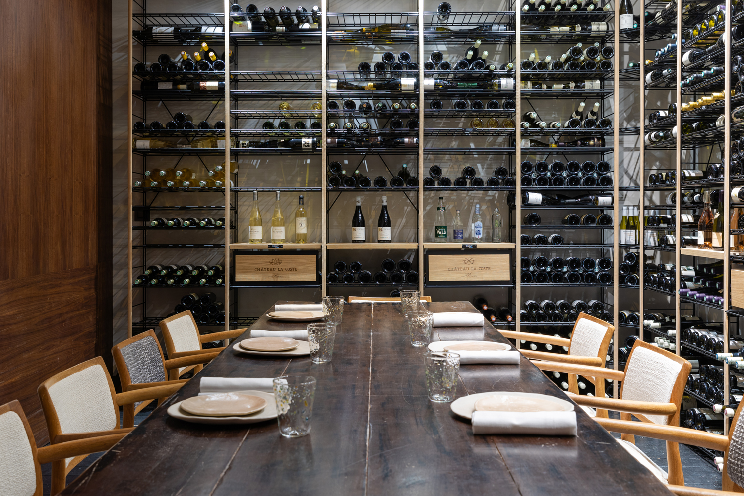 La cave à vin de la villa La Coste, signée Architecture Intérieure du Vin